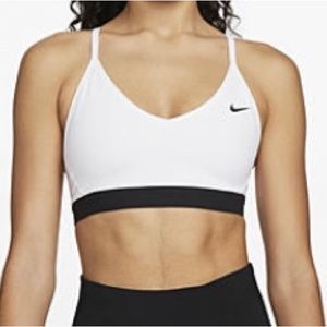 Nike Women’s Light support Padded Bra